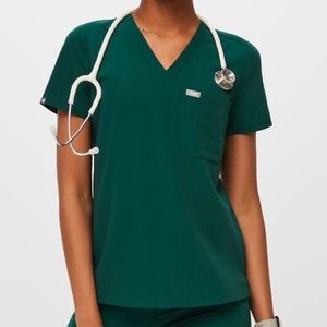 Figs Catarina One-Pocket Scrub Top in Hunter Green